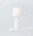 stylowa lampa nocna z abażurem biała do sypialni salonu hotelu biała.jpg