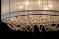 sufitowa lampa kryształowa z abazurem do sypialni salonu apartamentu chrom biała.jpg